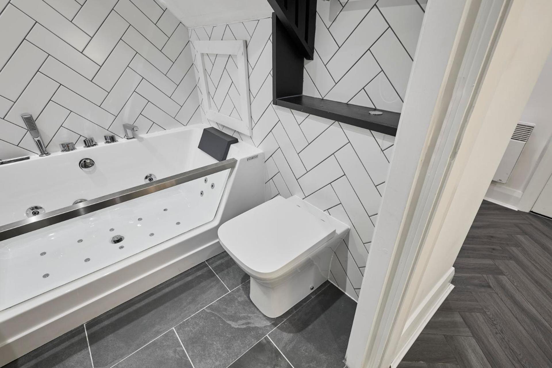 Host & Stay - Queen Square Hideaway Liverpool Exteriör bild